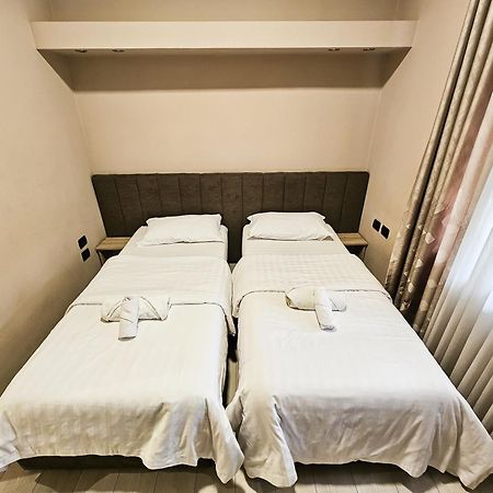 Sunflower Twin Room Tirana Eksteriør billede