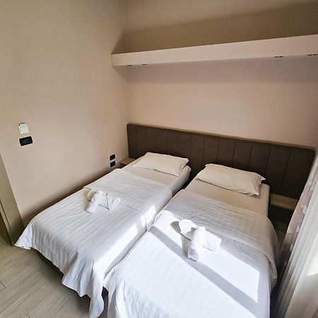 Sunflower Twin Room Tirana Eksteriør billede