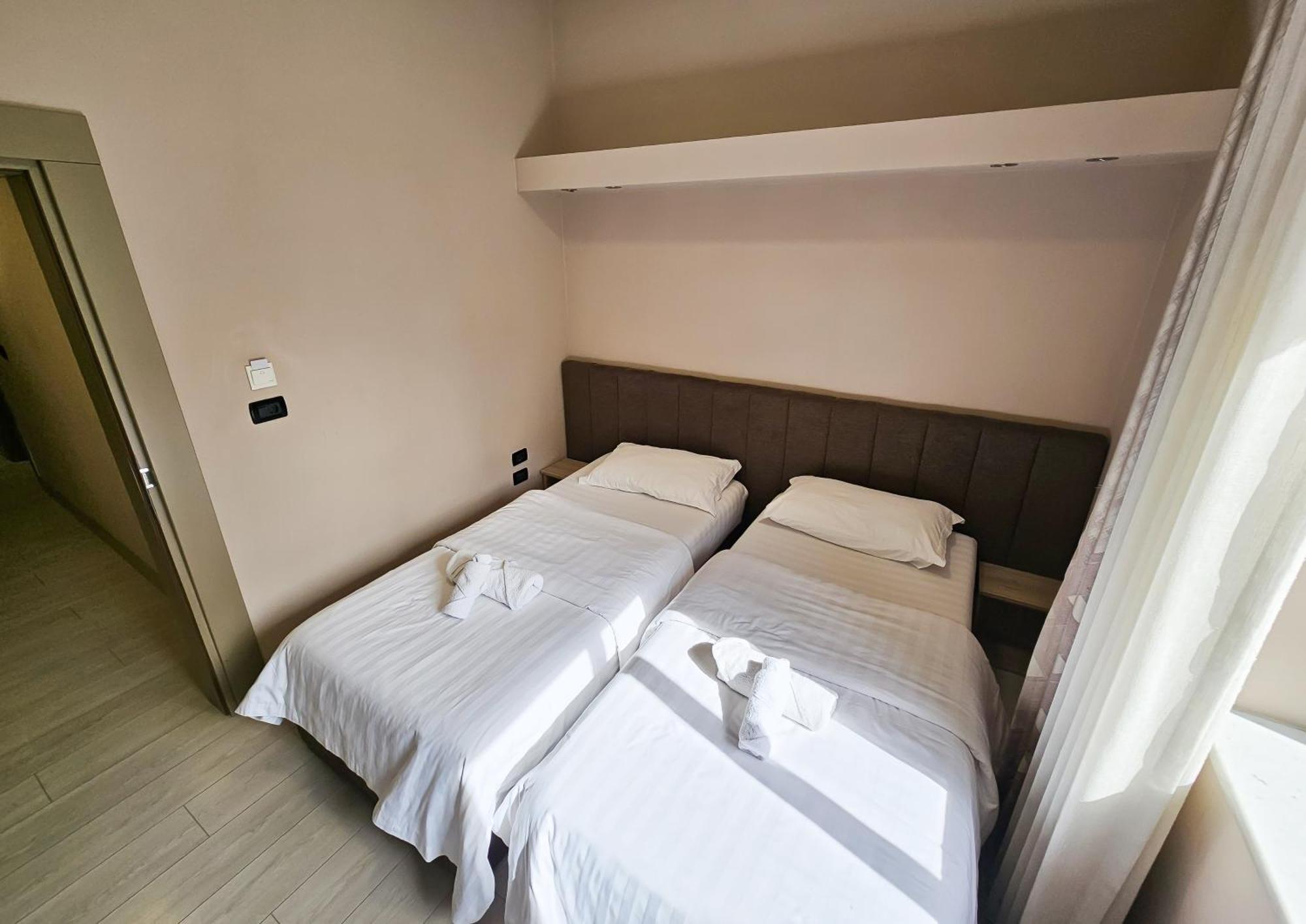 Sunflower Twin Room Tirana Eksteriør billede