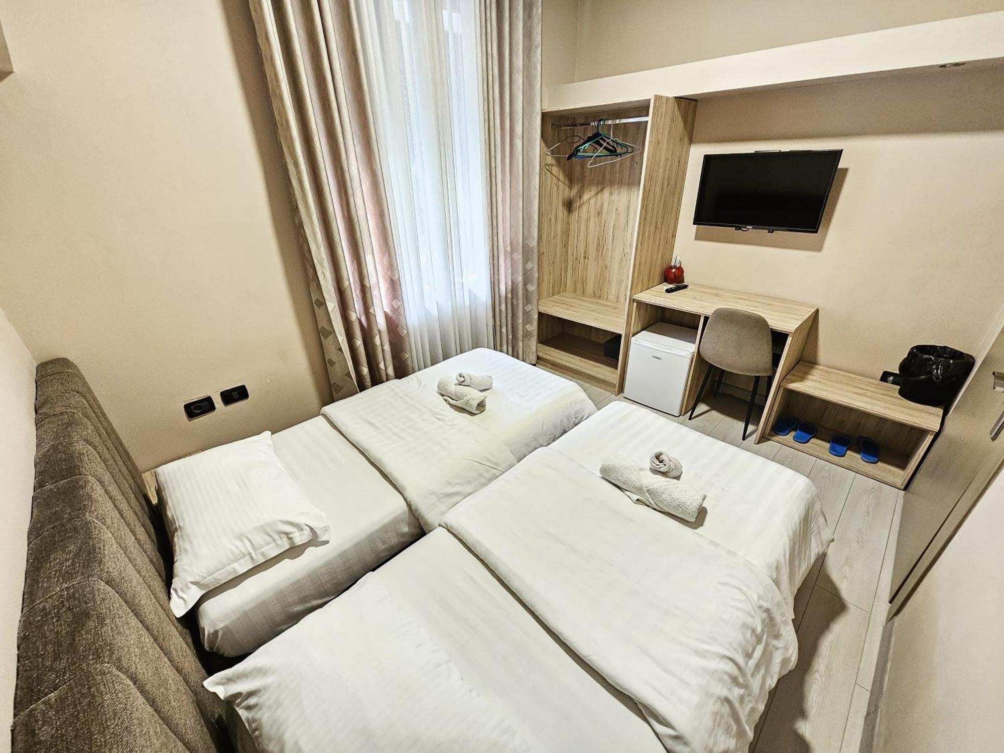 Sunflower Twin Room Tirana Eksteriør billede